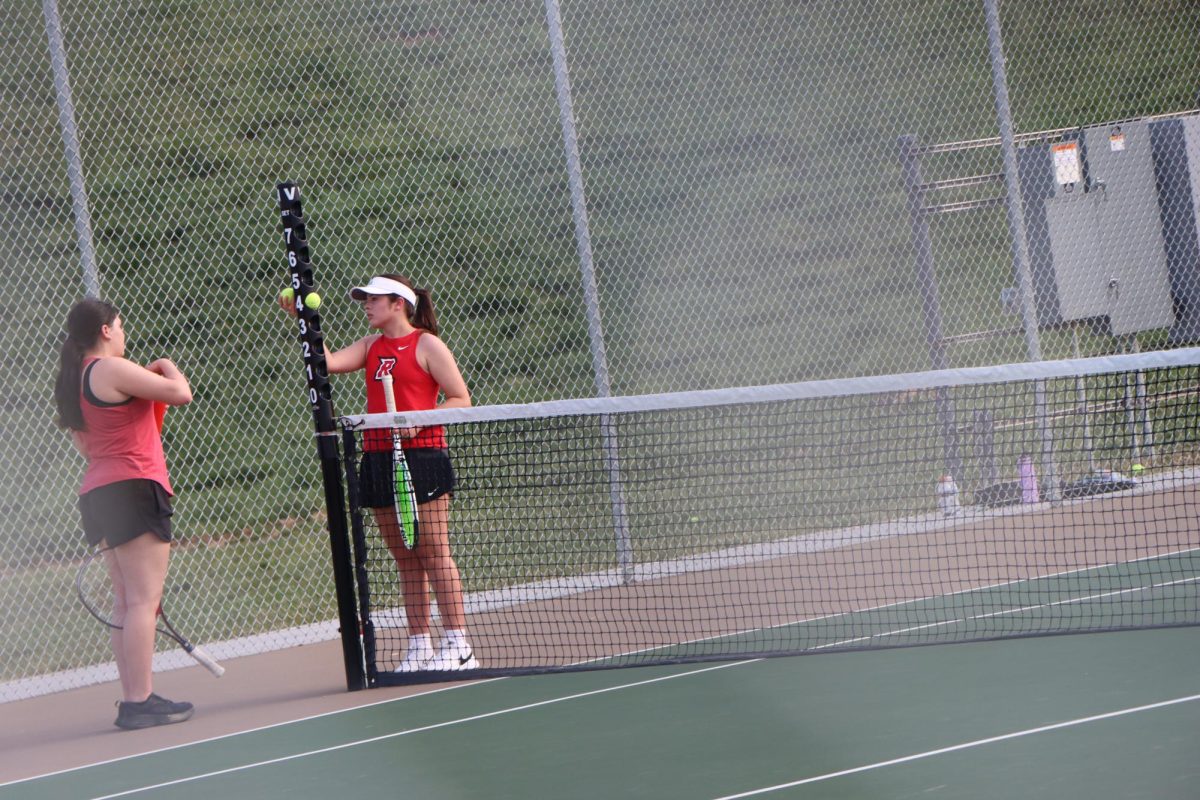 After winning the last two games of her set, Eleanor Troxell changes the score on the score tube.
